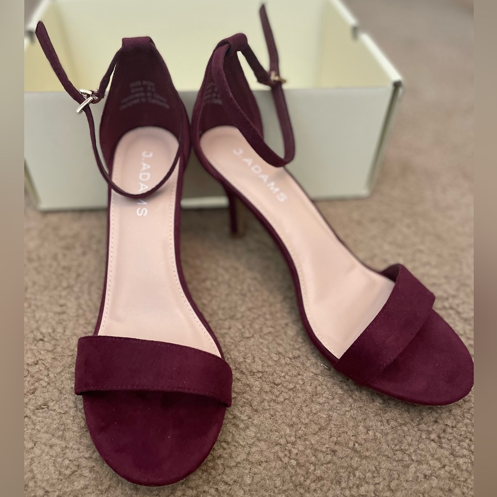 J. Adams red women’s Heels